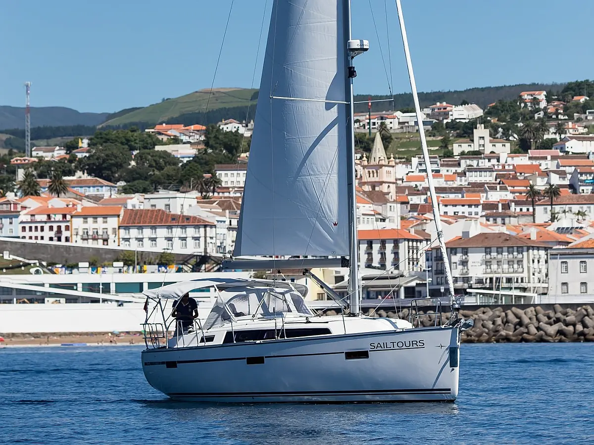 Bavaria Cruiser 37 - Sailtours  - External image