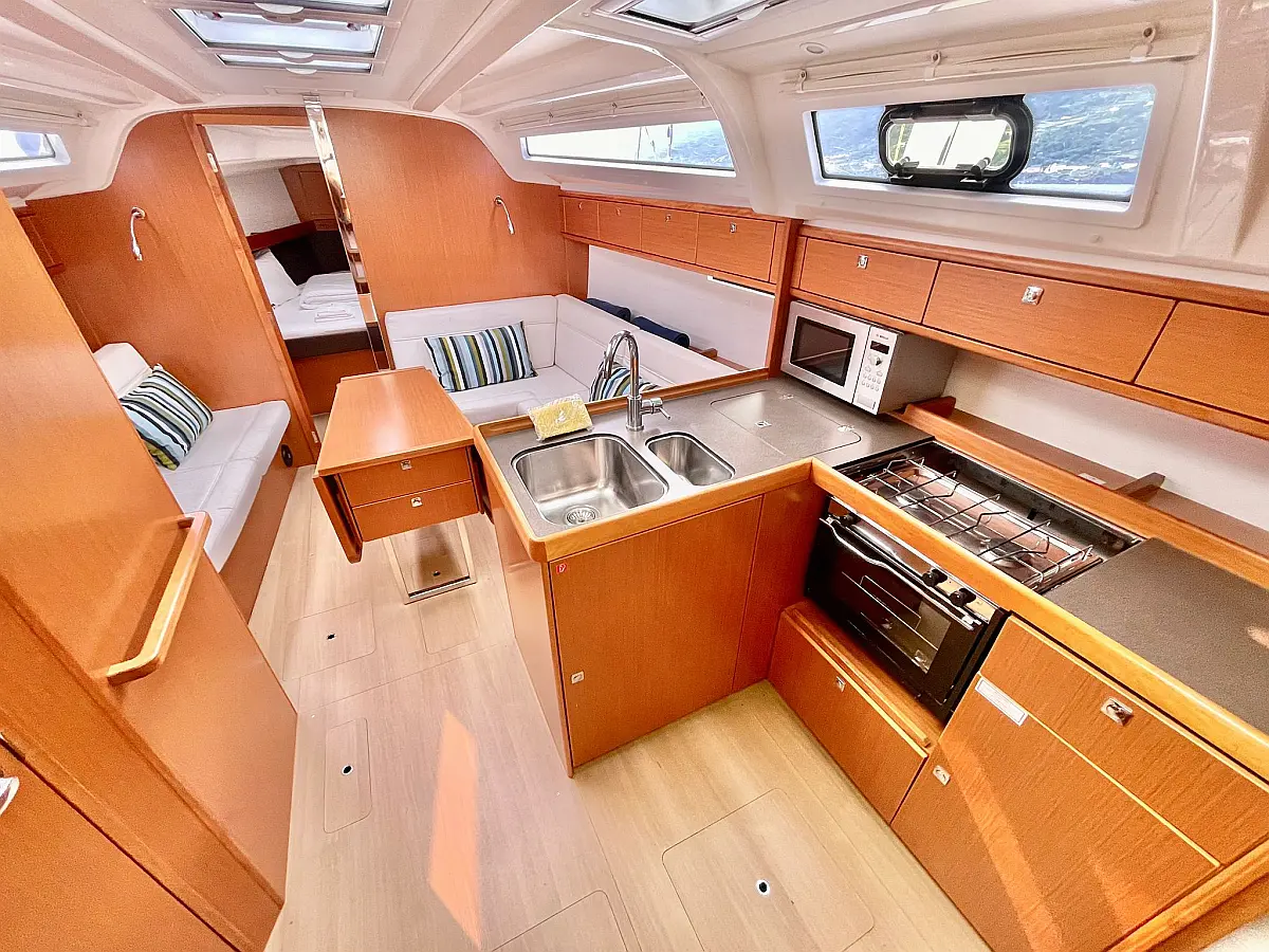 Bavaria Cruiser 37 - Sailtours  - Internal image