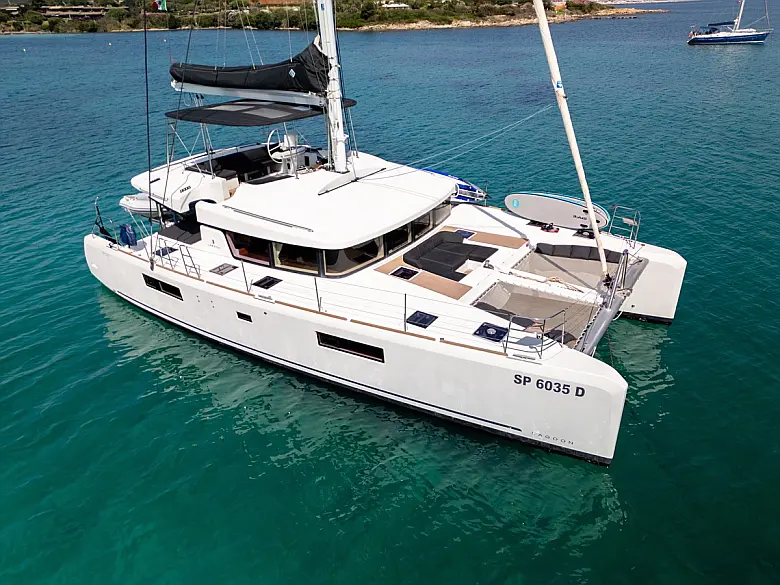 Lagoon 52F (5 cab)